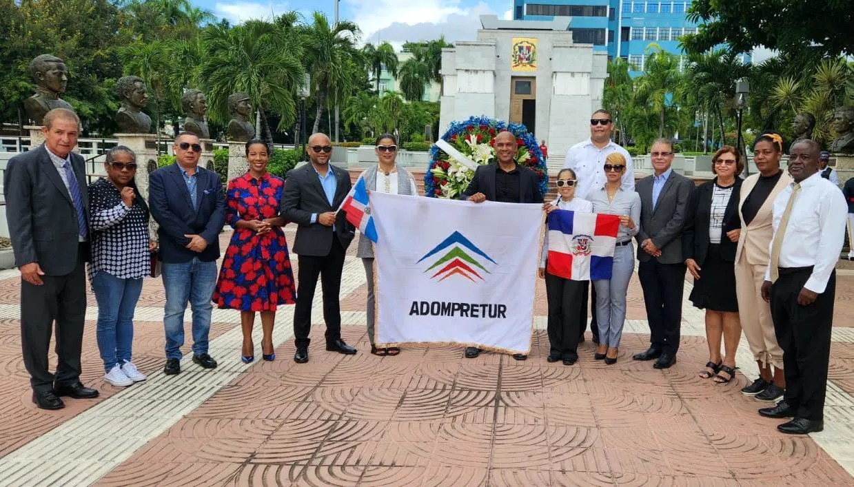 Adompretur Deposita Ofrenda Floral En Altar De La Patria Acento