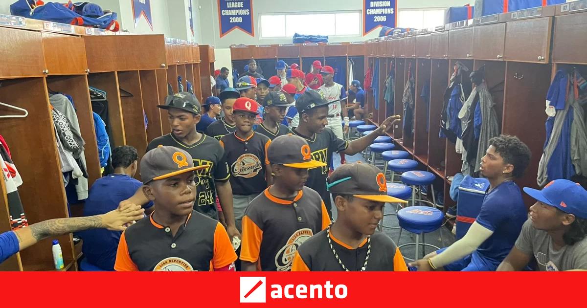 Los Mets De Nueva York Entregan Implementos Deportivos A Academias En