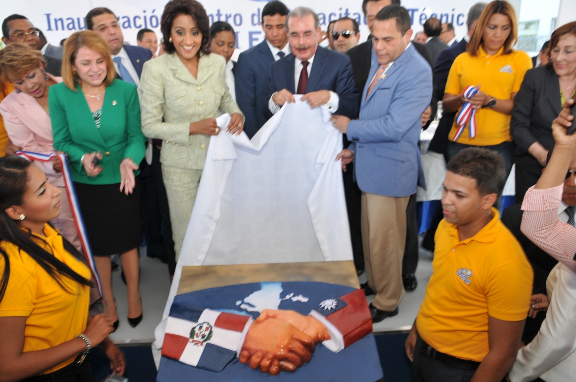 Danilo inaugura segunda fase Centro INFOTEP en San Juan