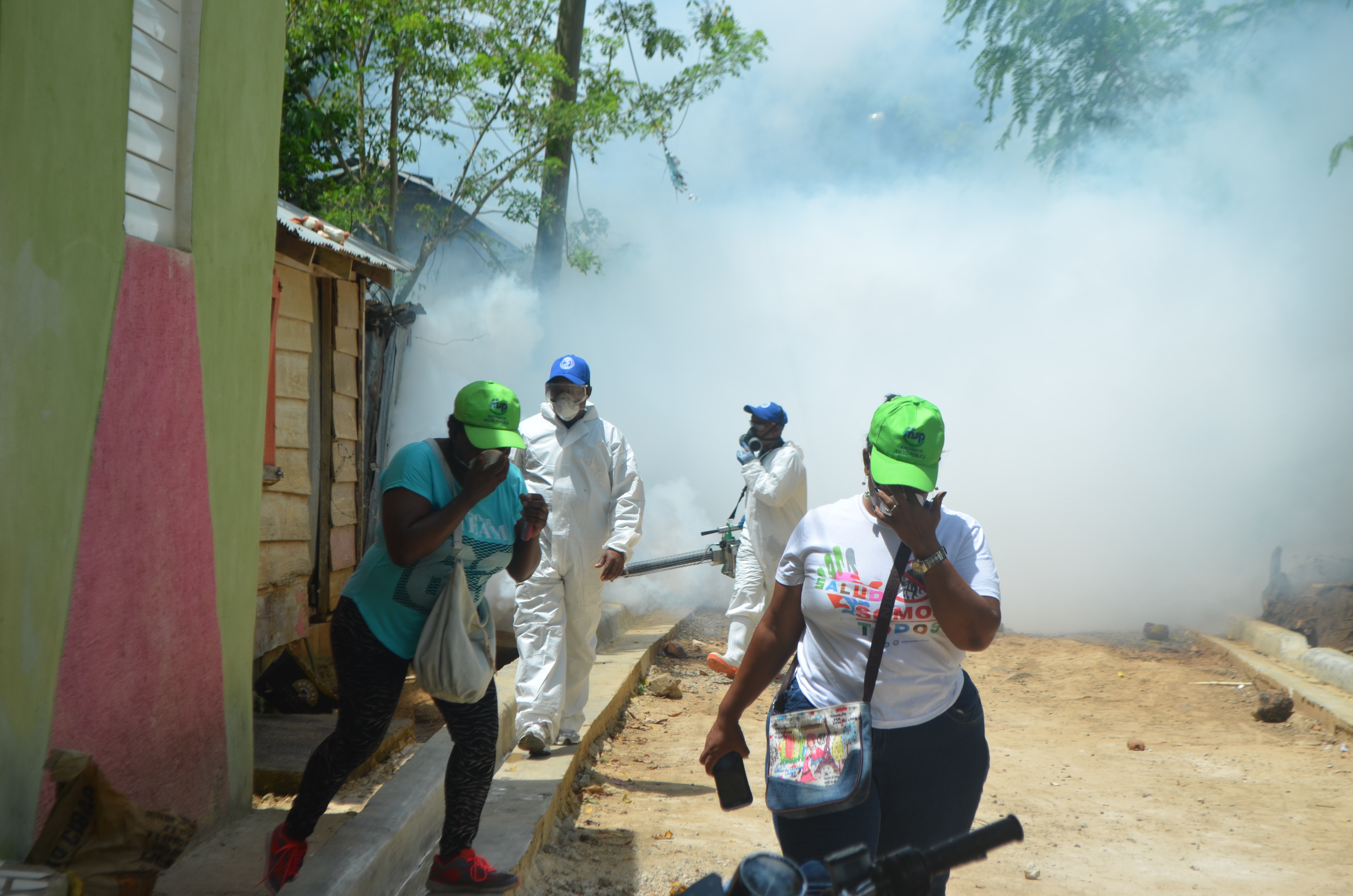 Inapa realiza jornada eliminación criaderos de mosquitos en el Este del país