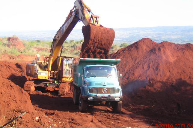 Denuncian Gobierno permite extraciones en mina Jacagua