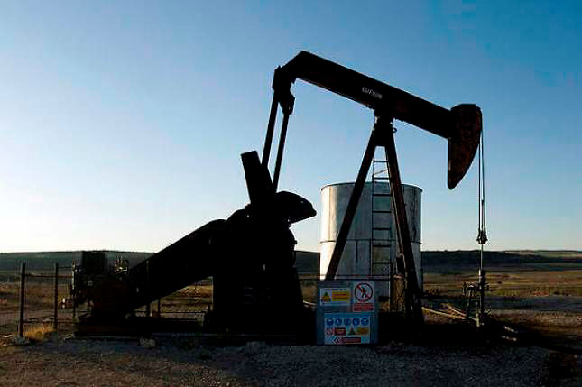 Bajo precio del crudo puede recortar el suministro, advierte la OPEP