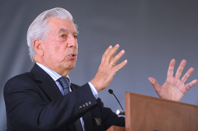 Vargas Llosa considera a Cuba y Venezuela 