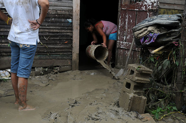 Un muerto y decenas casas inundadas por lluvias en norte RD