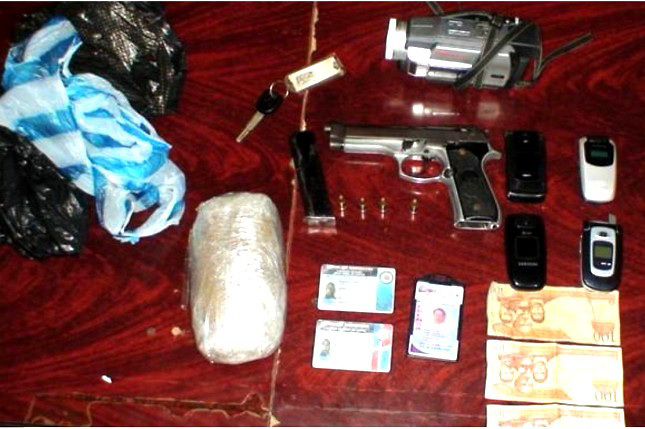 Autoridades confiscan drogas, armas y motocicletas en Barahona