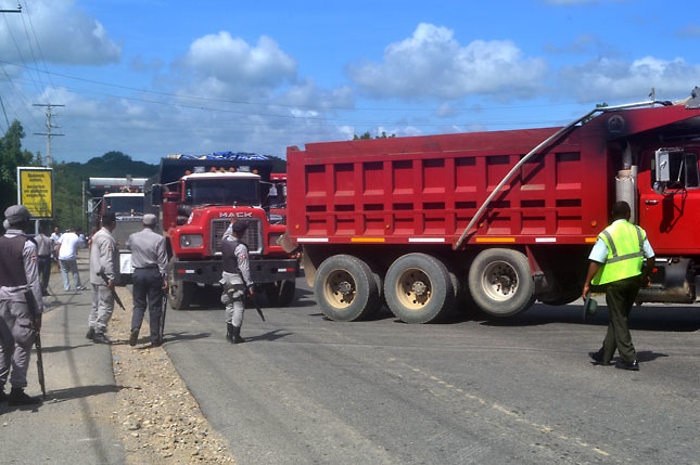 Transportistas se niegan a cruzar hacia Haití por protestas violentas
