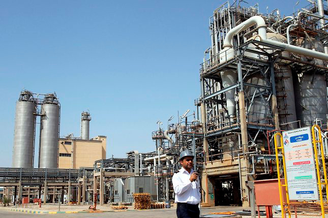 Irán advierte países se arrepentirán de bajar precio del crudo