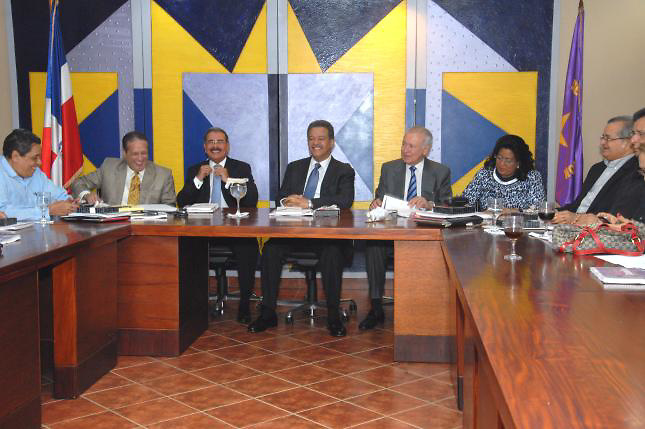 Suspenden reunión CP del PLD; revelan pugna entre Euclides Gutiérrez y Monchy Fadul