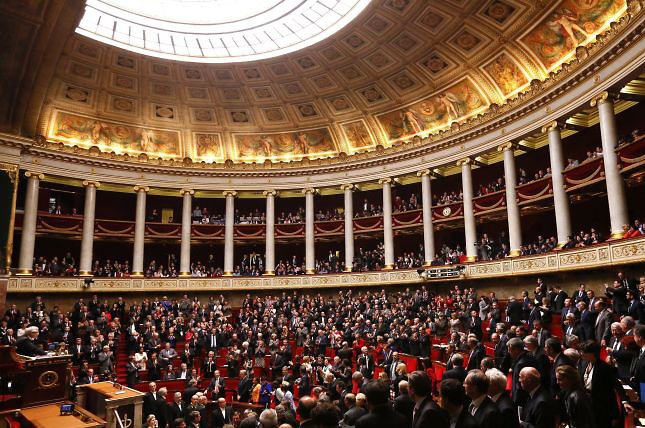 Francia avanza hacia la aprobación de muerte inducida para enfermos terminales