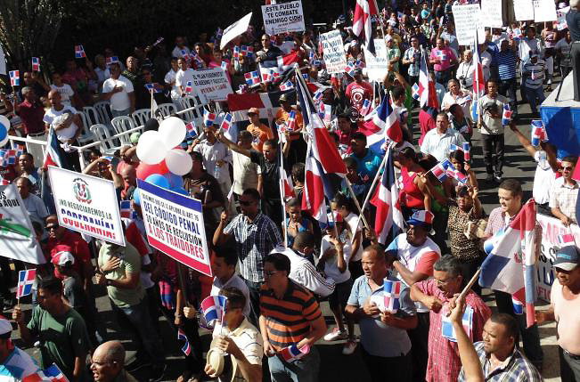 Nacionalistas tratan de boicotear a sacerdote de origen haitiano que oficiaba misa en Tamboril