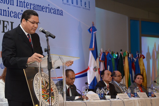 Gedeón plantea ante OEA la relación entre pobreza y exclusión de la tecnología