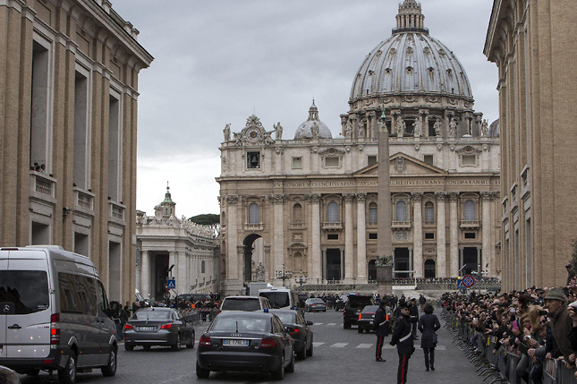 El Vaticano investiga a dos exdirigentes del IOR por presunto desfalco