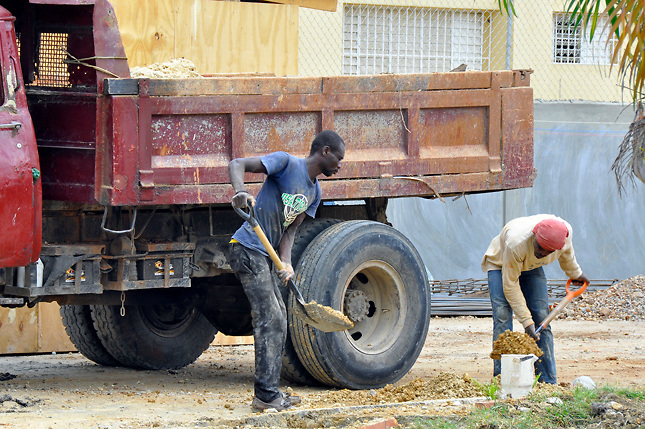 Sindicato de EEUU: política migratoria dominicana ampara explotación laboral