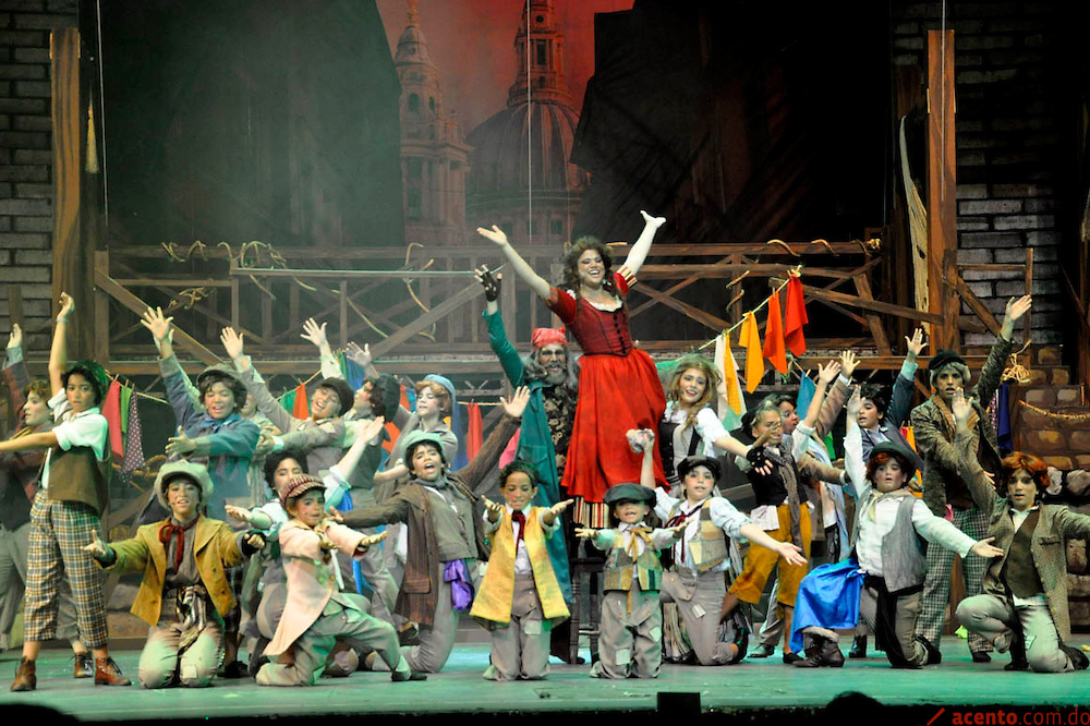 Oliver perfuma con  ternura, música y  danza al Teatro Nacional