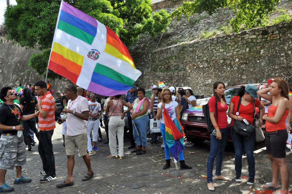 Colectivo LGTB se desliga de falsa bandera y atribuye difusión a campaña de los homófobos