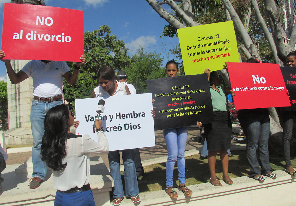 Activista pro Estado laico explica a Brewster por qué hay dominicanos que odian a LGTB