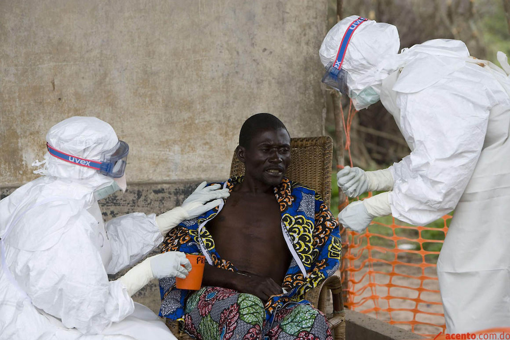 La OMS pide calma ante el ébola y evitar medidas que frenen viajes y comercio