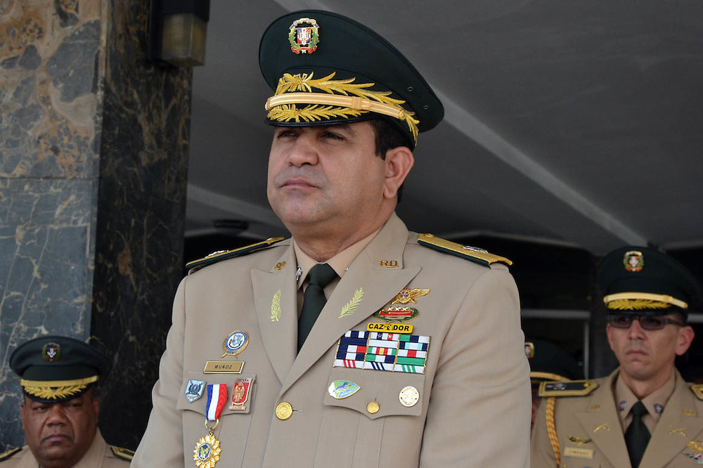 Ministro desconoce si Danilo retirará a los generales sin oficio; estudiará caso de la generala