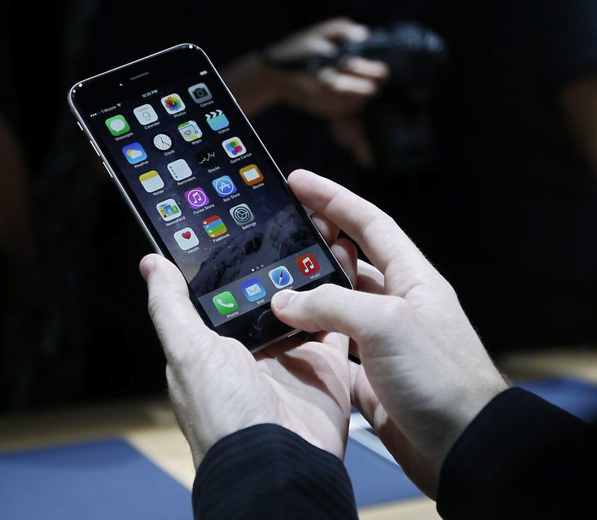 Tribunal sostiene que Samsung violó patentes de Apple, pero no la imagen del iPhone