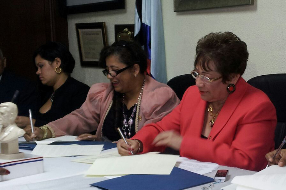 Comunidad Digna firma acuerdo con instituciones que promueven el desarrollo a Mujeres de escasos recursos