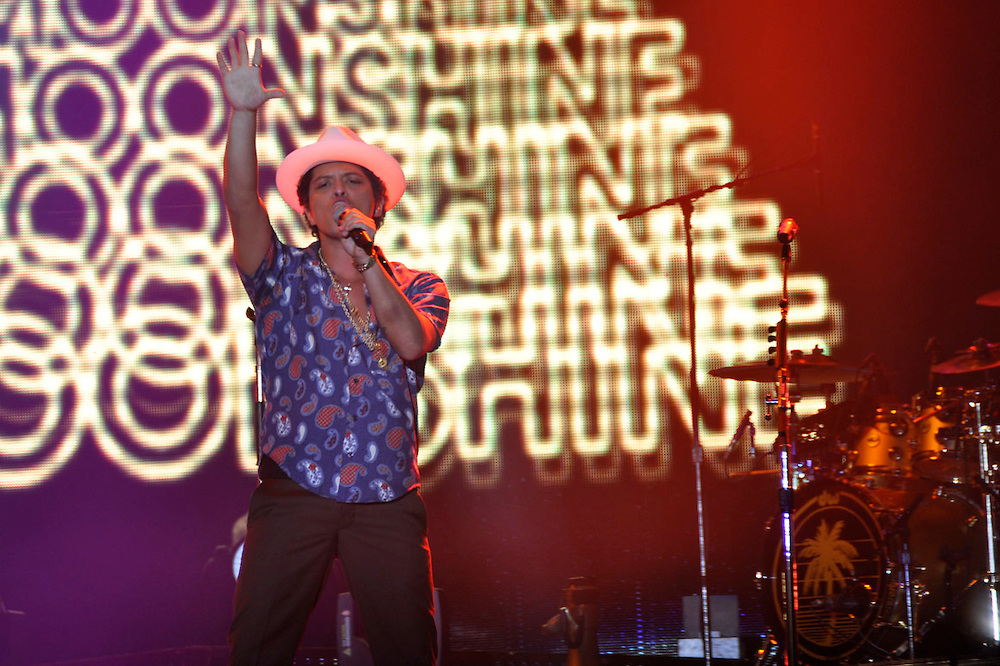 Bruno Mars cantó y las mujeres empezaron a “gotiar”: Crónica del segundo día del Festival Presidente