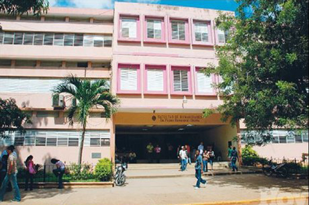 Estudiantes UASD temen Facultad de Humanidades se derrumbe debido al deterioro