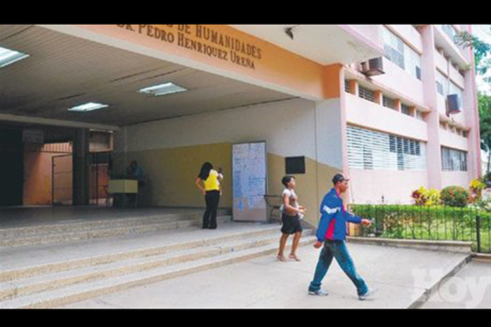 Estudiantes Facultad de Humanidades UASD reiteran temor por deterioro de la edificación; dicen cerrarán edificio hasta obtener respuesta