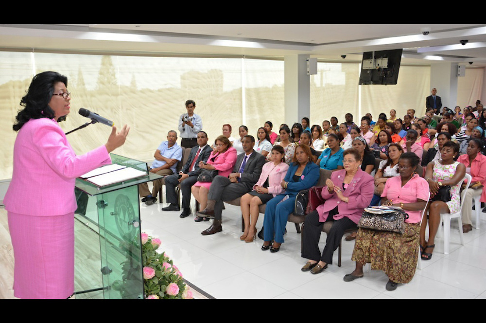 Senado inicia programa de charlas de prevención del cáncer de mama en provincias del país