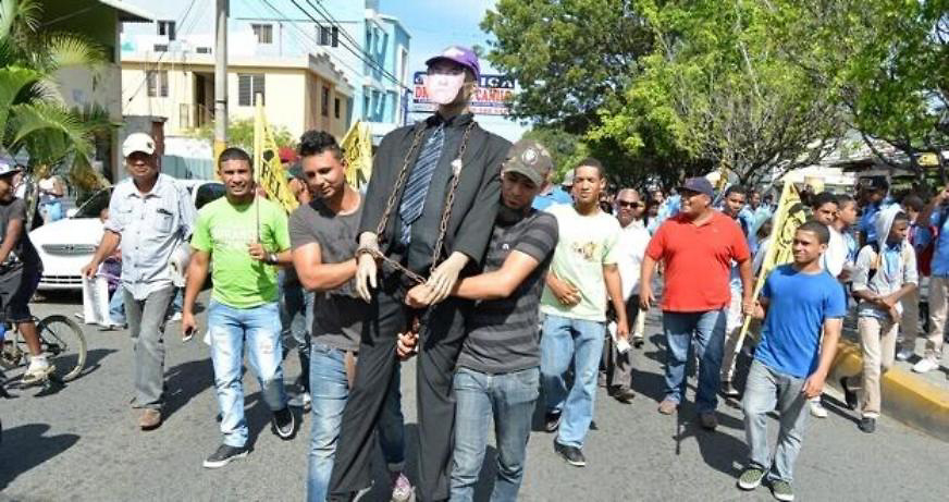 Francomacorisanos exigen justicia al grito de “¡Félix ladrón, ladrón, ladrón!”