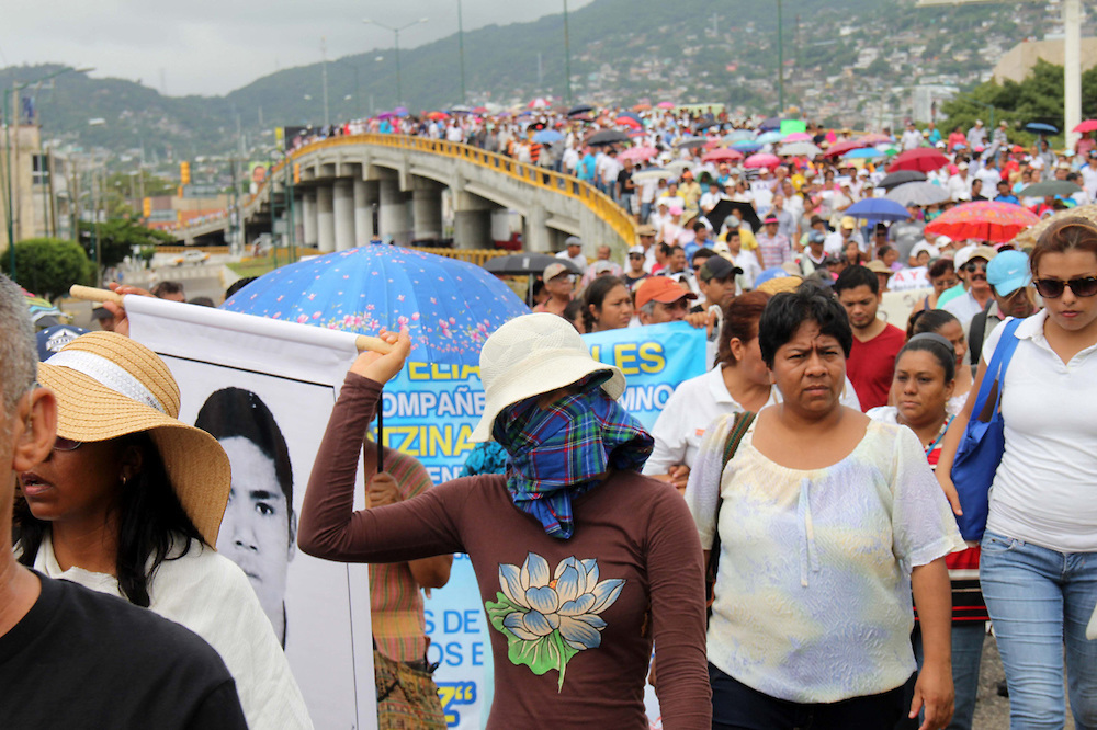 Arrestan a sospechoso de desaparición de 43 jóvenes en México y siguen protestas
