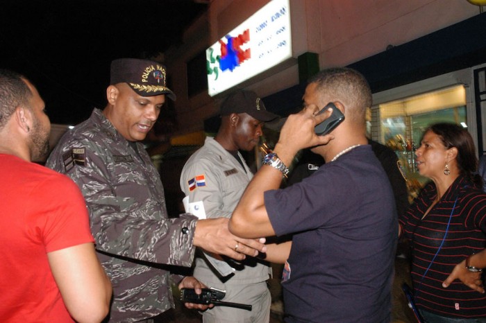 Interior y Policía incauta armas y notifica negocios de bebidas por violaciones de seguridad