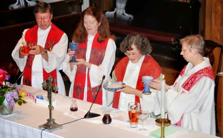 Mujeres de iglesia Anglicana podrán ser obispas