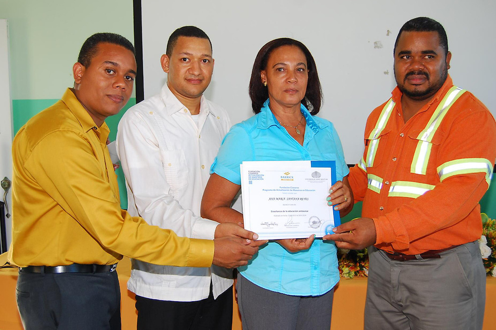 Maestros de Sánchez Ramírez y Monseñor Nouel se gradúan en Educación Ambiental y Organización Escolar