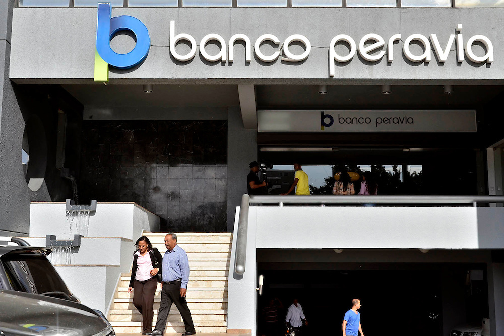 Ejecutivos Banco Peravía se defienden y acusan venezolano de extorsión y manipulación