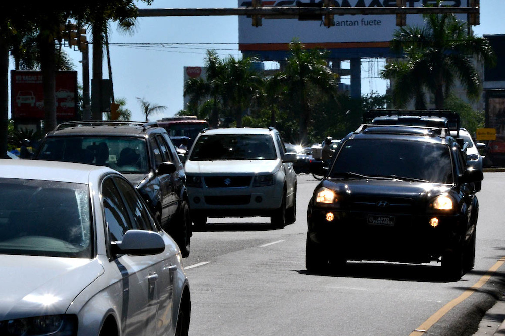 En primeras horas pocos conductores de la capital enciendieron luces contra corrupción