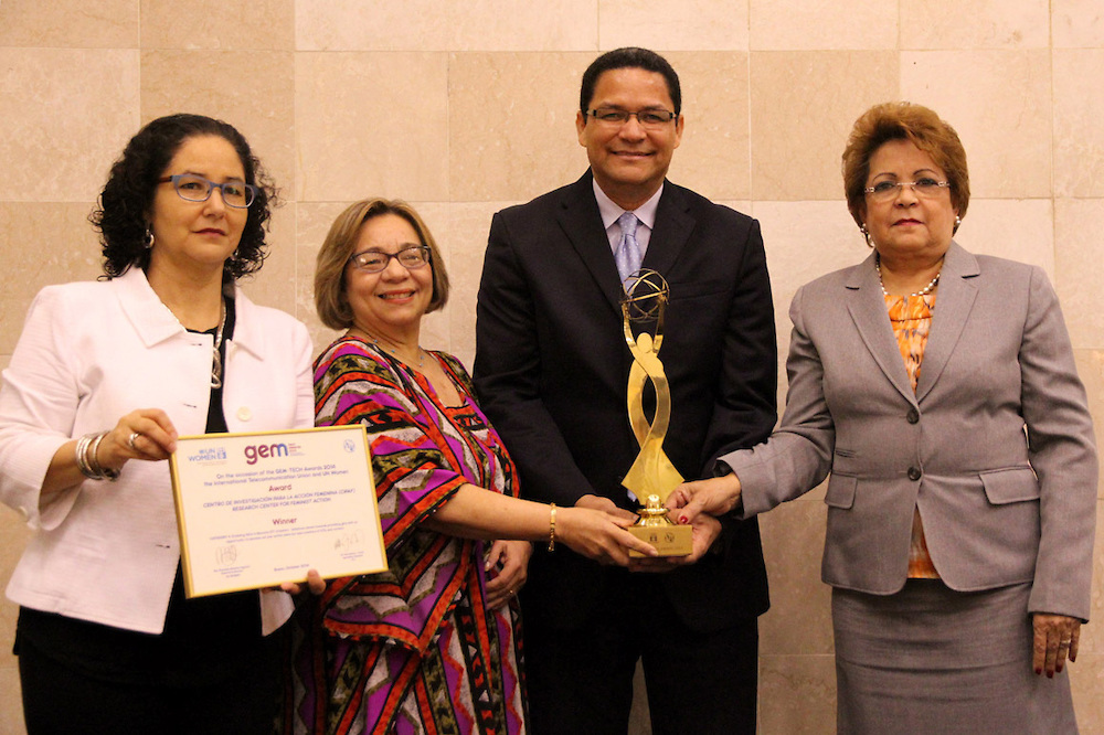 Indotel entrega premio por la Igualdad e Integración de Género 2014 a Magaly Pineda
