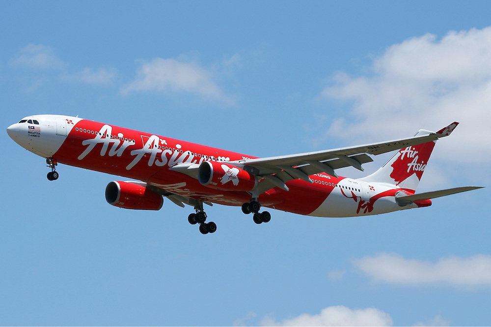 Se estrella avión de AirAsia con 162 pasajeros