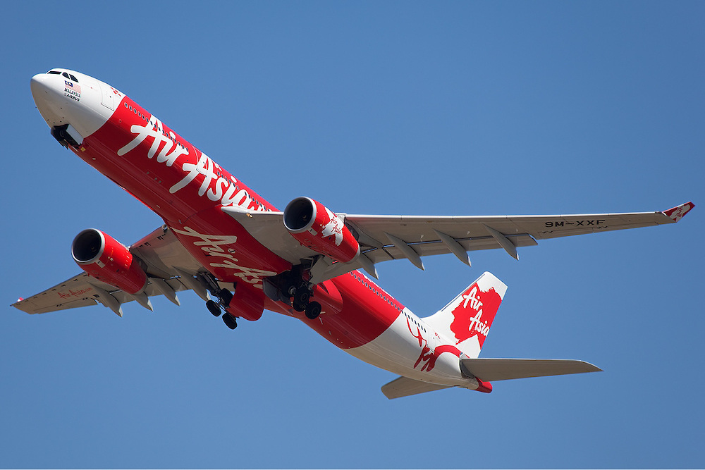 Hallados en el mar de Java cadáveres y restos del avión de AirAsia