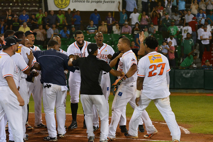 Gigantes vencen Estrellas con jonrón de 4 carreras de Sierra