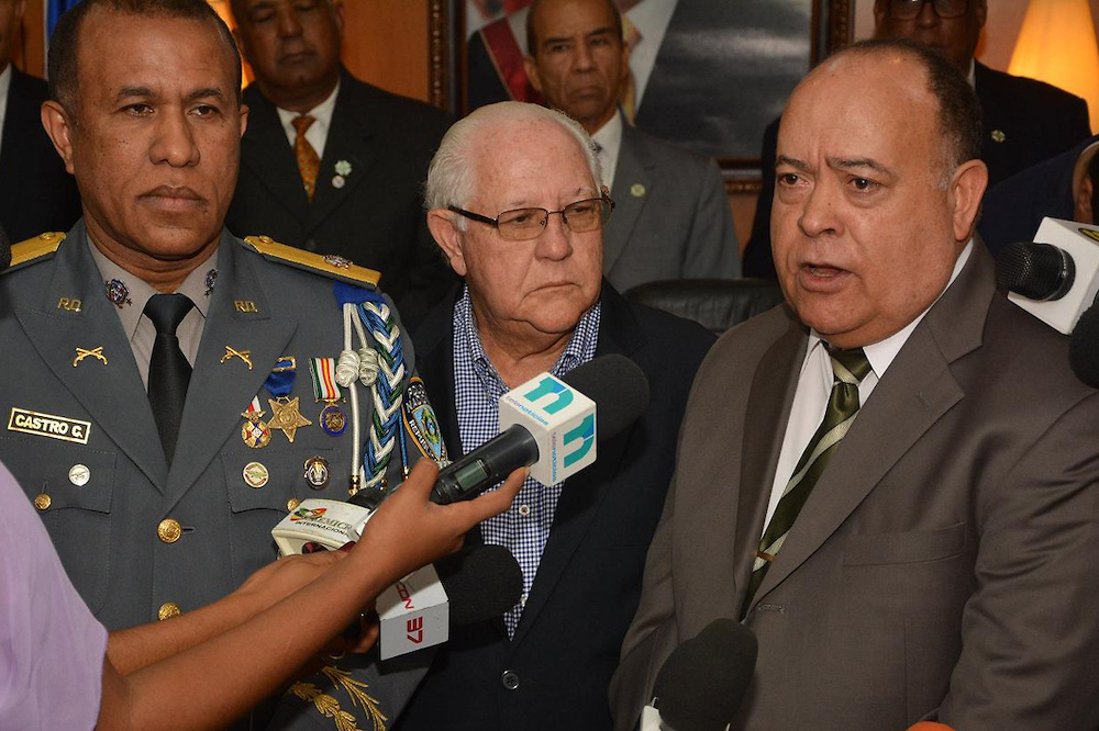 Más de 50 generales apoyan al jefe de la Policía Nacional