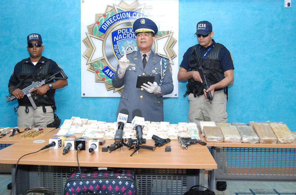 DICAN detiene a supuestos narcotraficantes con 10 kilos de cocaína y 33 millones de pesos