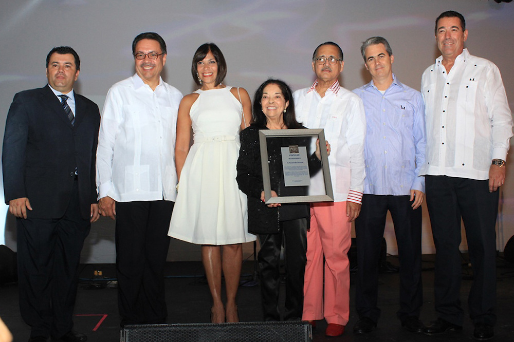 Banco Popular reconoce a  Rosalinda Thomas