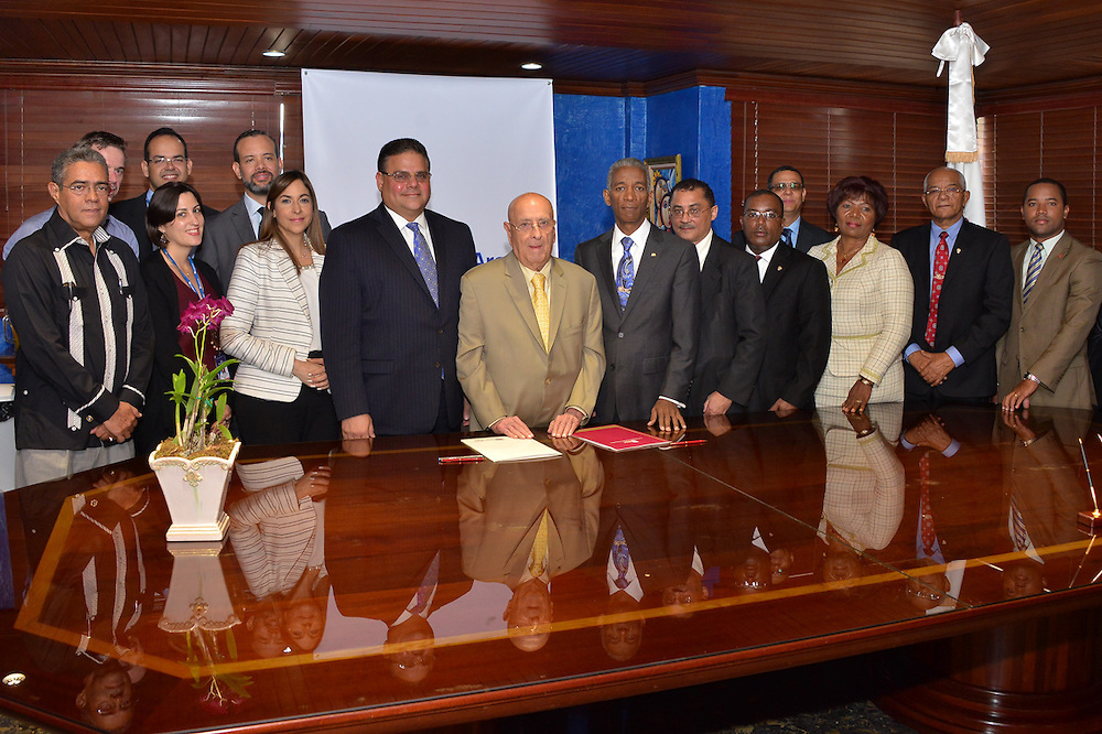 Grupo Mejía Arcalá y Unev firman convenio de cooperación