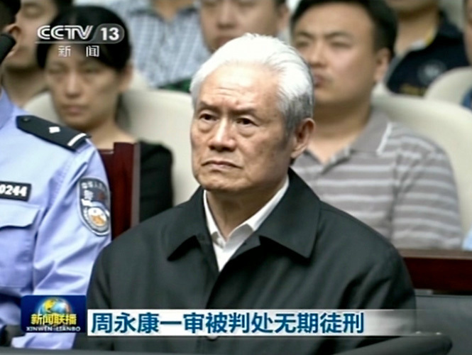 Condenan de por vida por corrupción a uno de los 7 políticos más poderosos de China