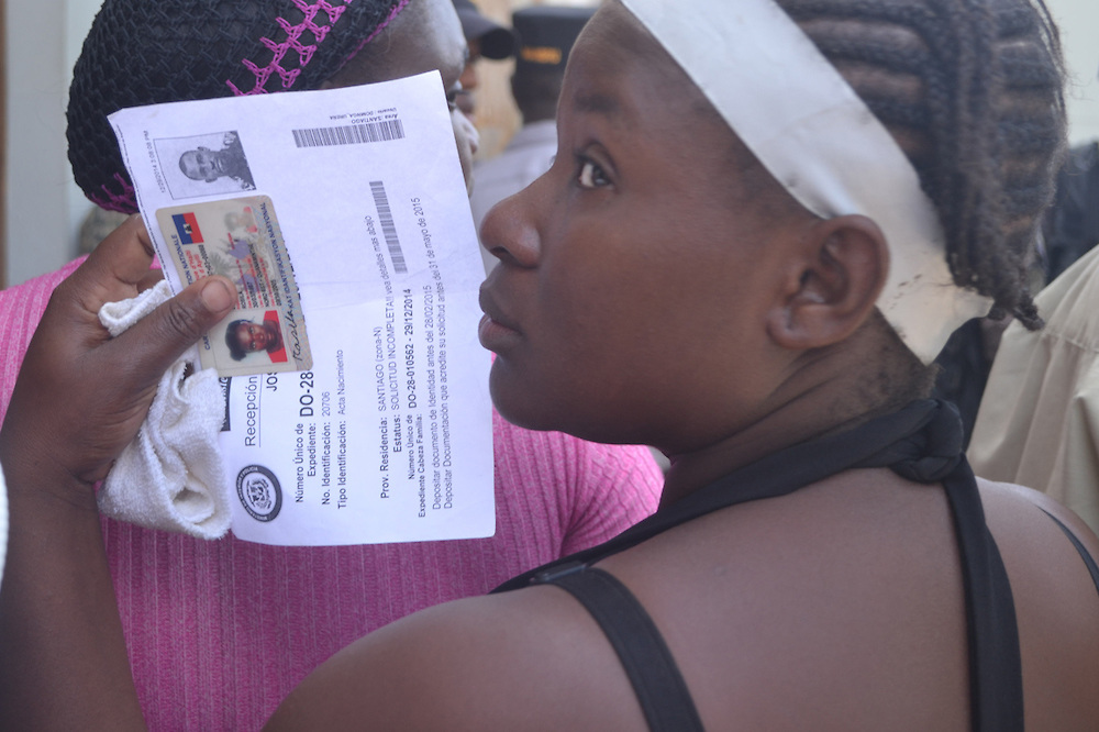 Nacionales haitianos amanecen en largas filas el último día Plan  Regulación Extranjeros