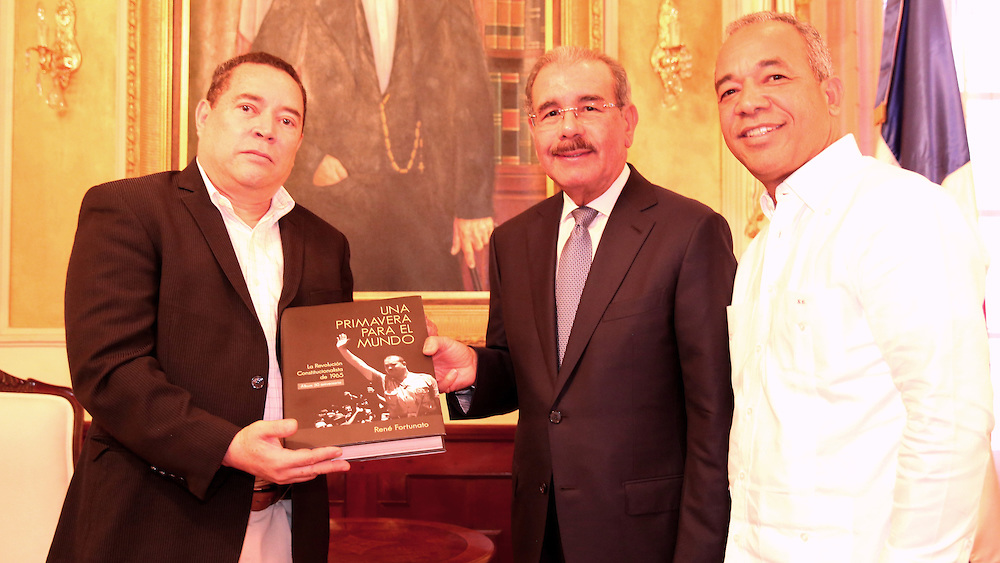 Danilo Medina valora aporte de René Fortunato al rescate de la memoria histórica dominicana