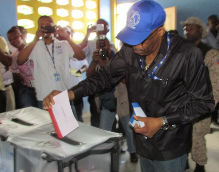 OEA valida elecciones haitianas, mientras oposición condena proceso