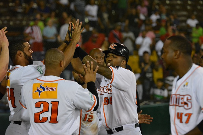 Gigantes avanzan a la Serie Final; Estrellas aseguran empate en segundo lugar