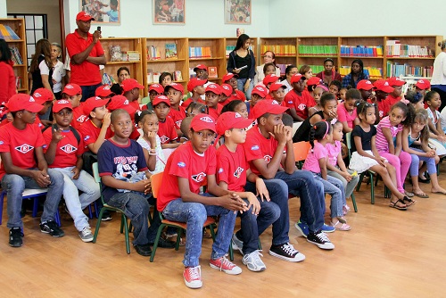 Escogido lleva niños a la Biblioteca Infantil y Juvenil de la República Dominicana