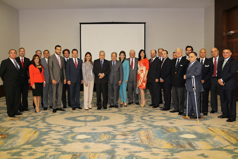 Ex presidente Piñera, de Chile, sostiene encuentro con empresarios dominicanos